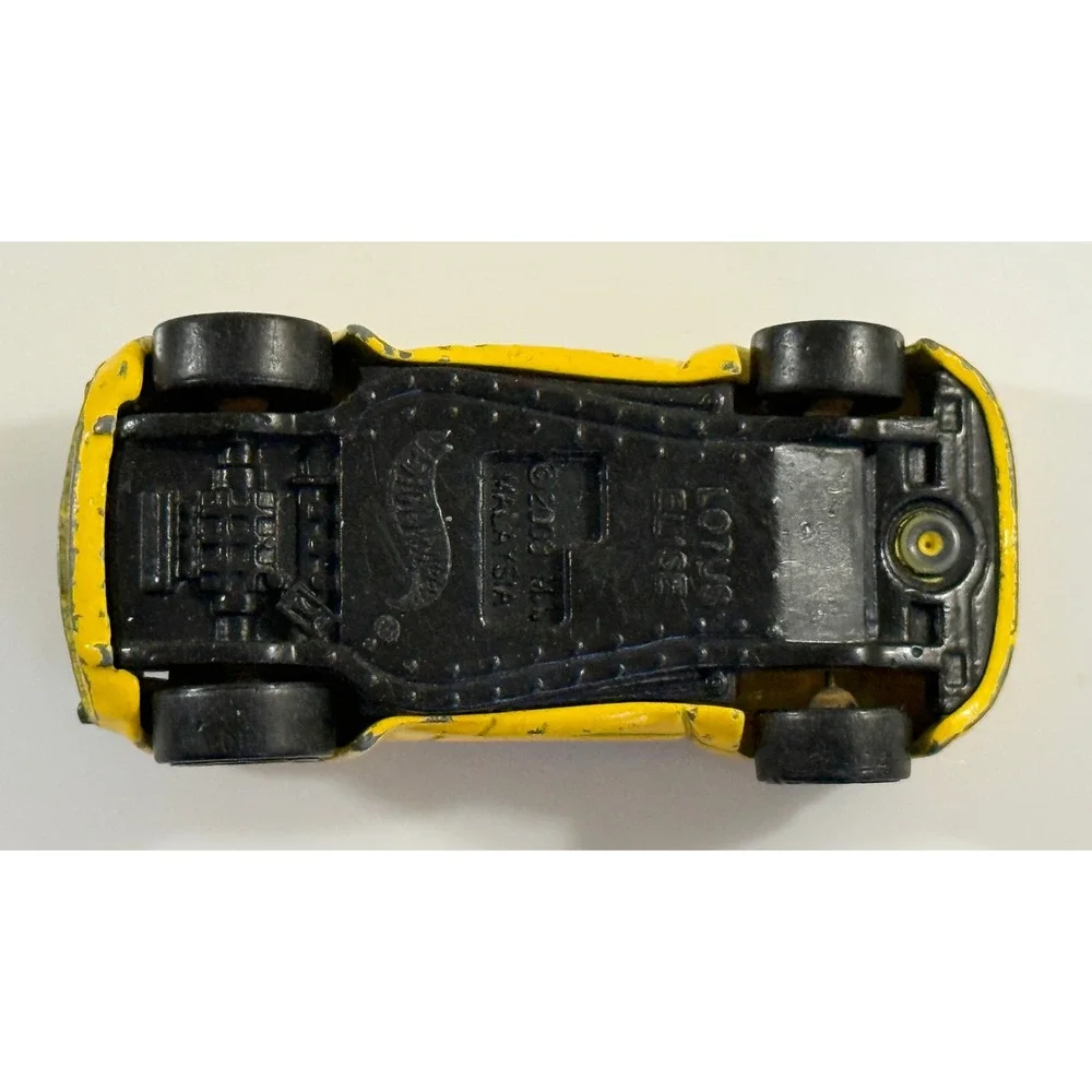 Hot Wheels Lotus Elise Kids 1:64 Yellow Diecast Toy Car 2003 Mattel Malaysia